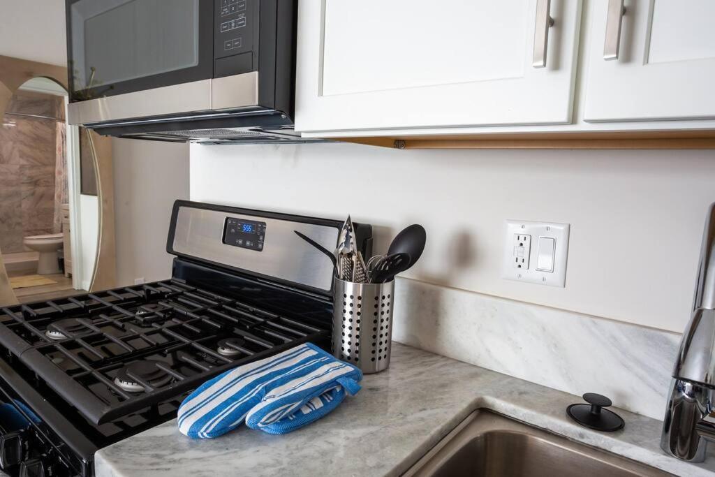 Luxurious Furnished Studio W Full Kitchen In Sd San Diego Exterior photo
